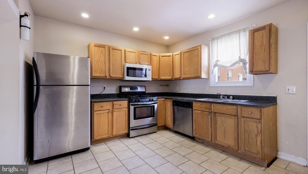 731 Carpenter Street - Photo 6
