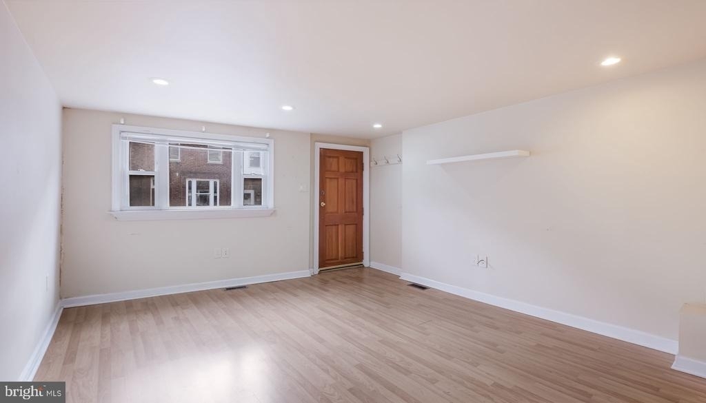 731 Carpenter Street - Photo 2