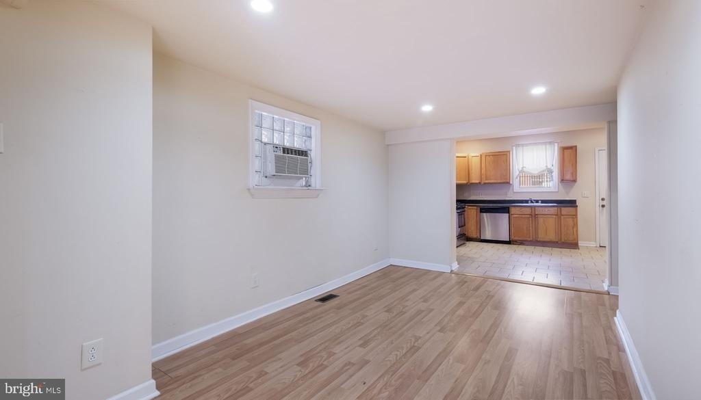 731 Carpenter Street - Photo 8