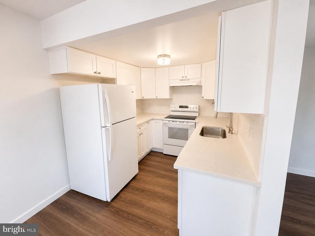 5081 Defford Place - Photo 2