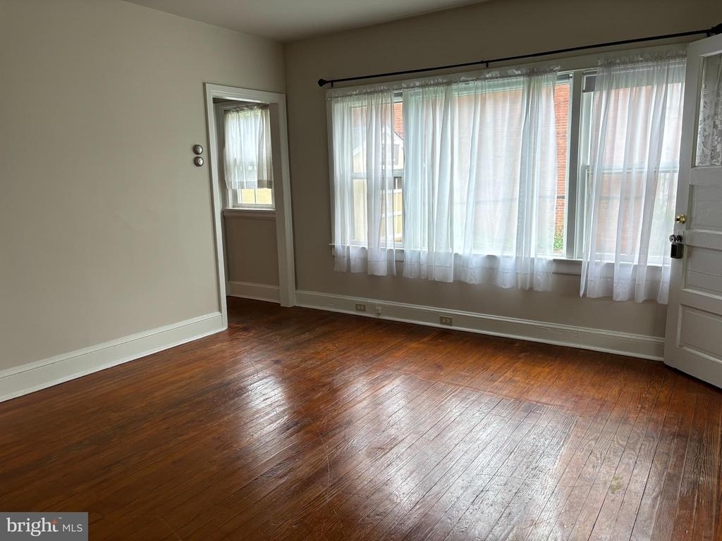 132 Plant Avenue - Photo 4