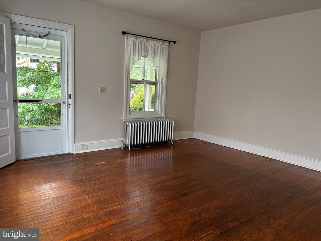 132 Plant Avenue - Photo 3