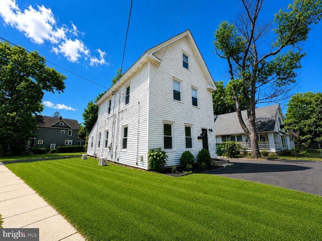 102 Montgomery Avenue - Photo 1