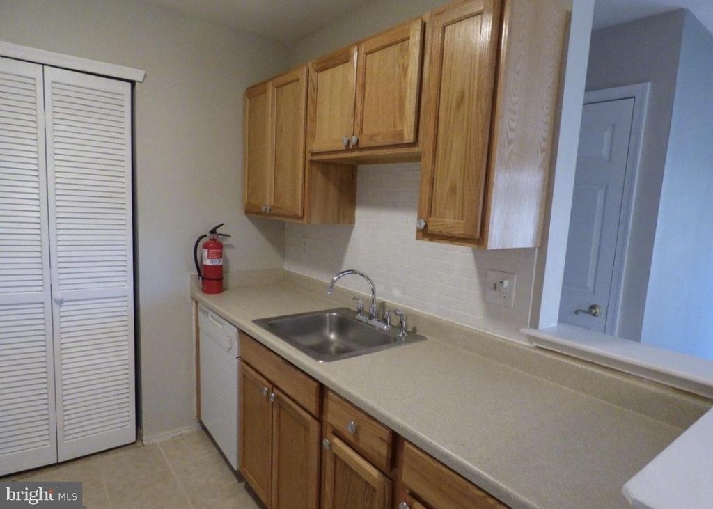 808 Britton Place - Photo 6