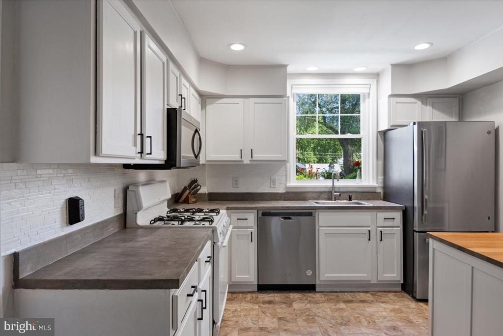 158 Lafayette Road - Photo 14