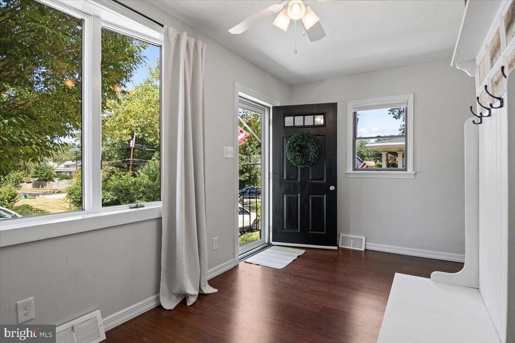 158 Lafayette Road - Photo 4