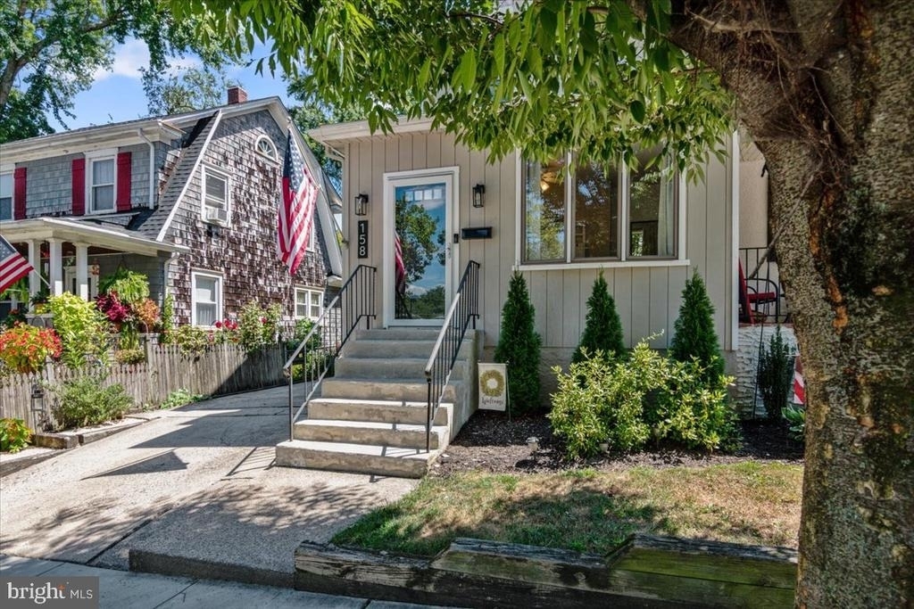 158 Lafayette Road - Photo 1