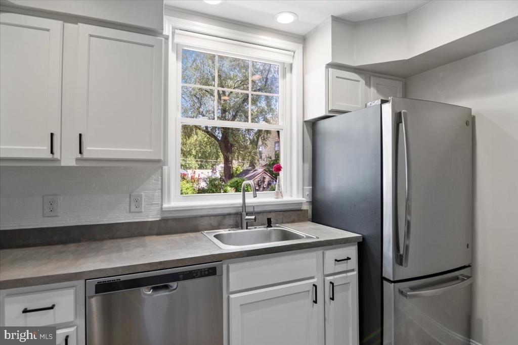 158 Lafayette Road - Photo 15