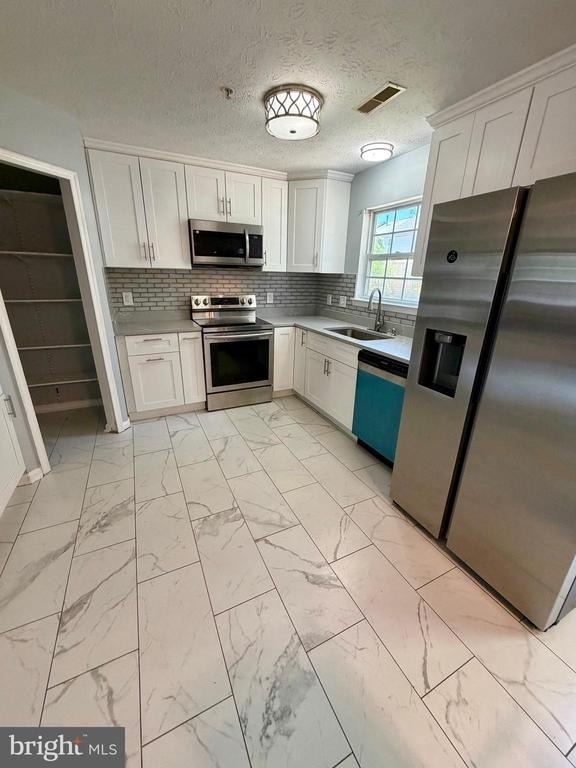 9804 Royal Commerce Place - Photo 3