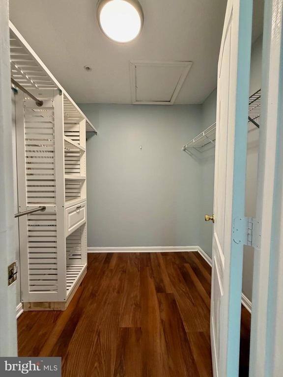 9804 Royal Commerce Place - Photo 10