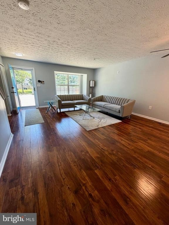9804 Royal Commerce Place - Photo 2