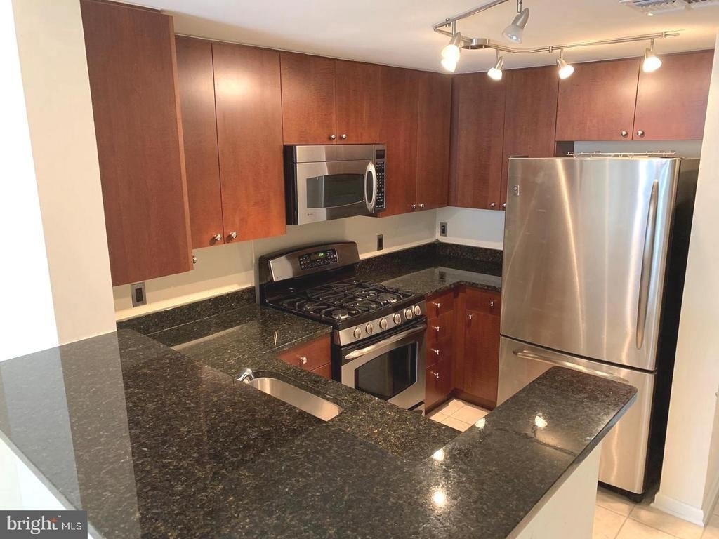 930 Wayne Avenue - Photo 8
