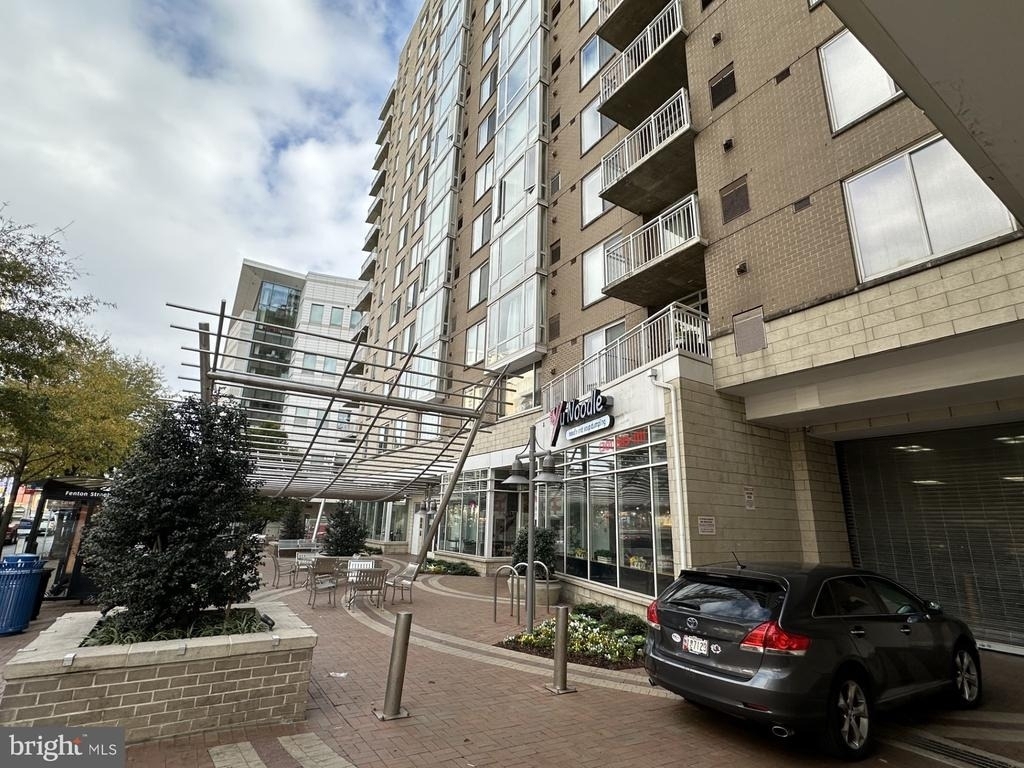 930 Wayne Avenue - Photo 3