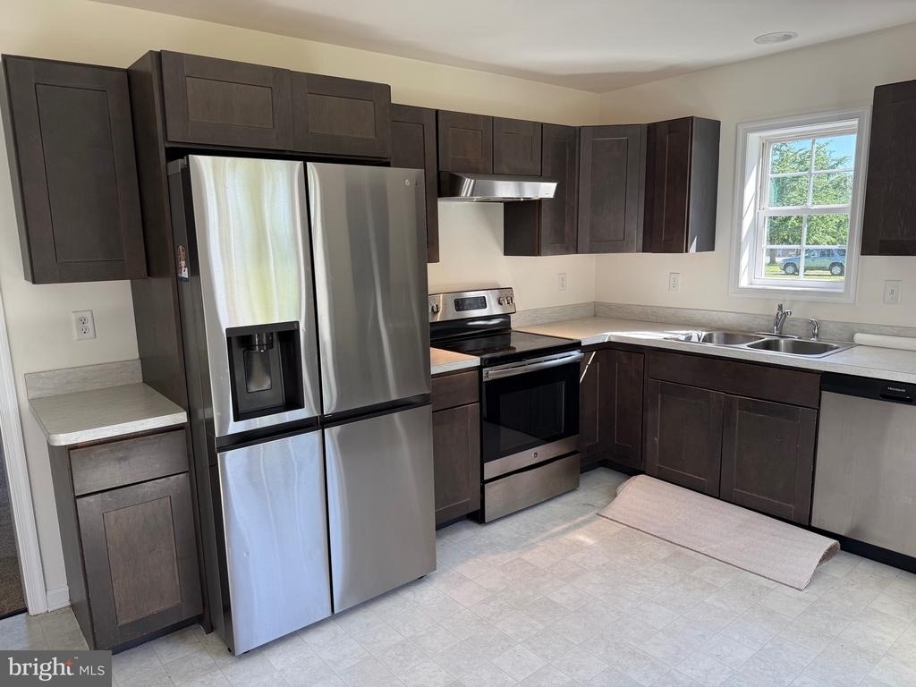 1010 Twin Court - Photo 3