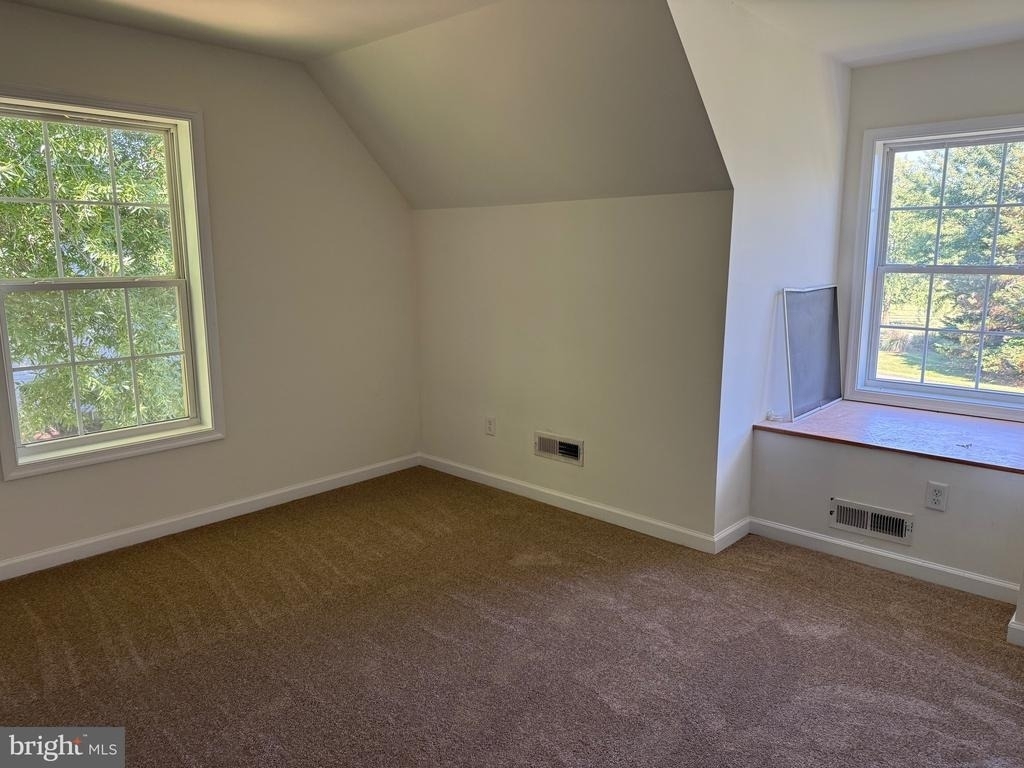 1010 Twin Court - Photo 13