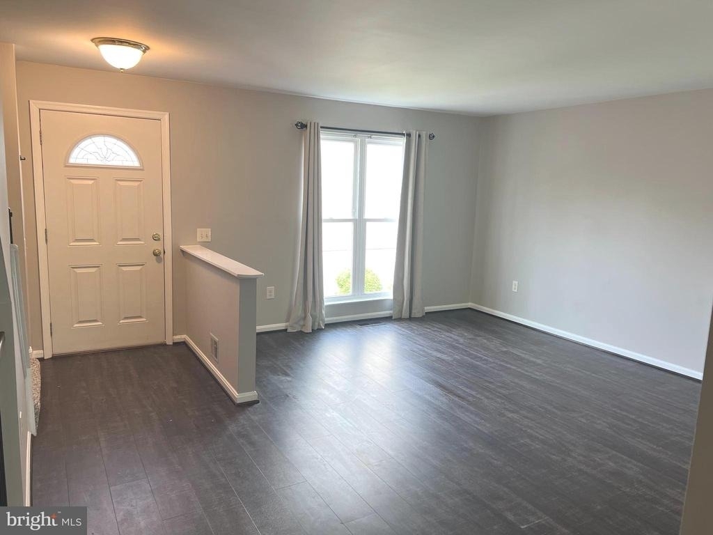 1679 Colonial Way - Photo 1