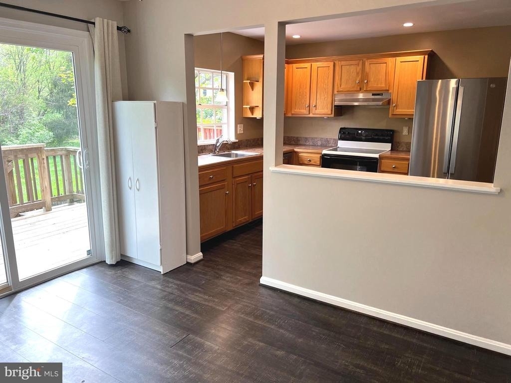 1679 Colonial Way - Photo 7