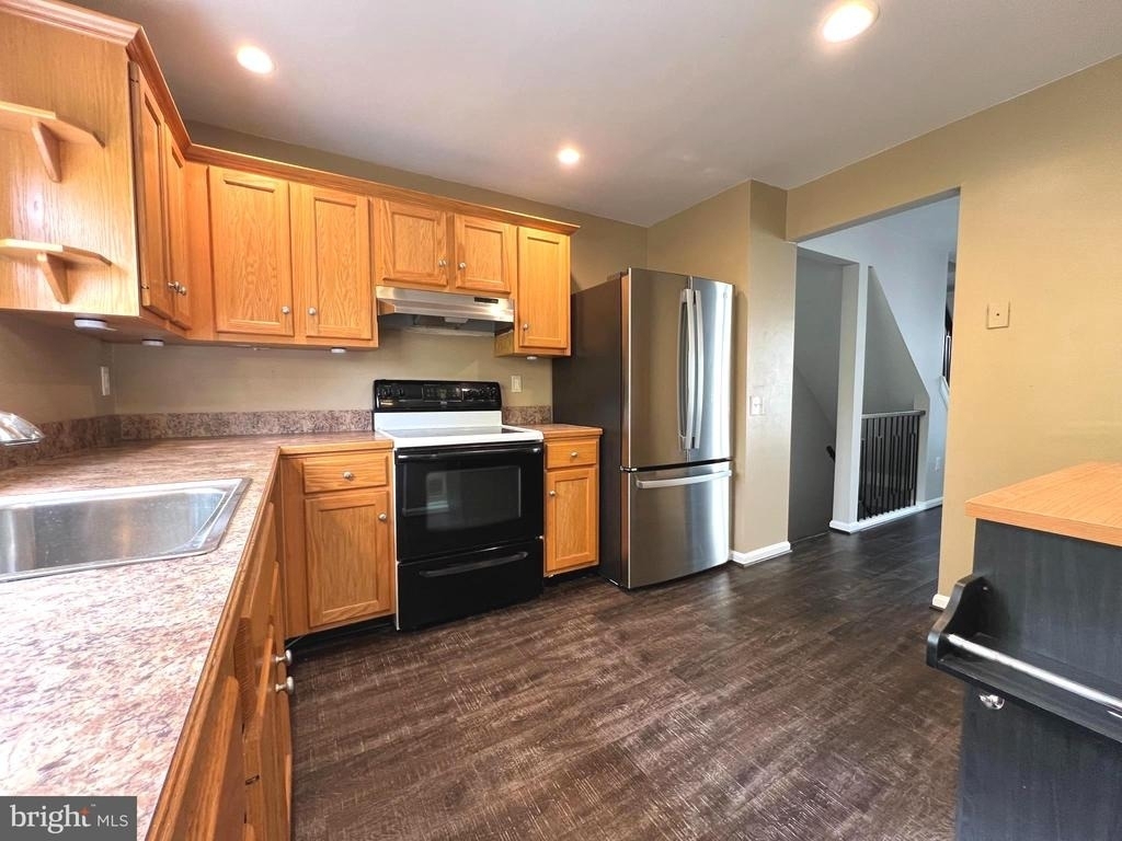 1679 Colonial Way - Photo 6