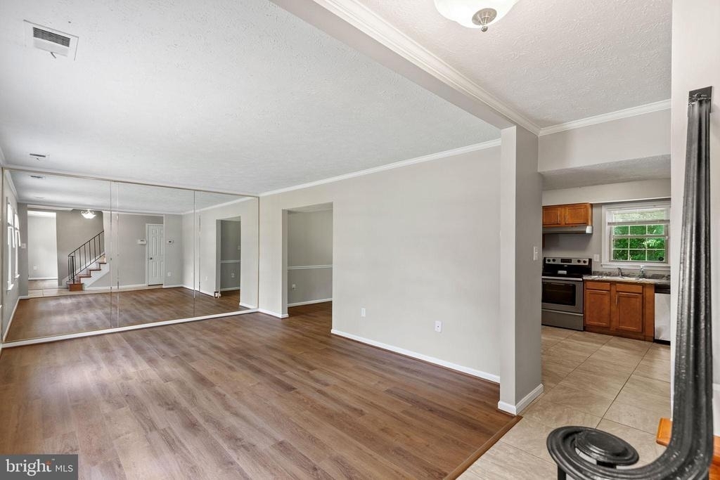 2324 Kent Court - Photo 4