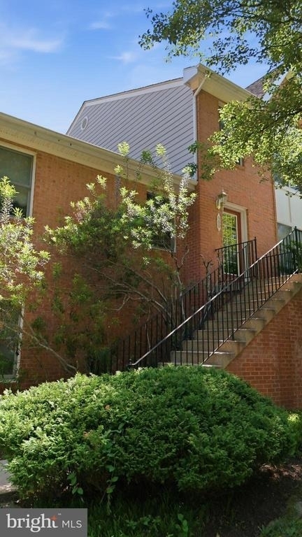 900 Hickory Circle - Photo 0