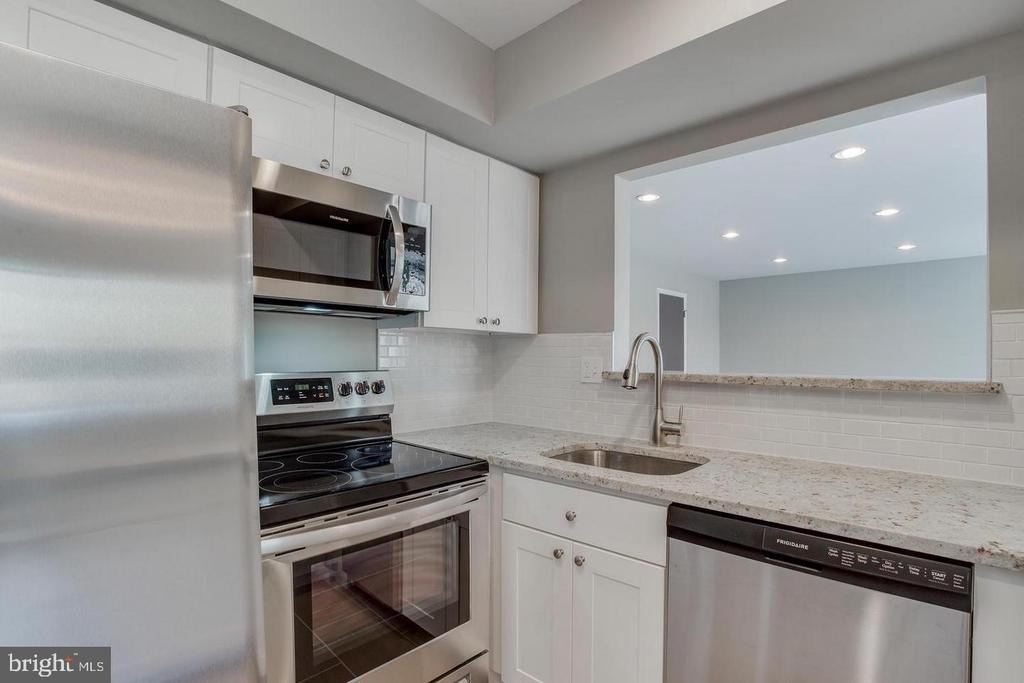 8018 Valley Manor Road - Photo 14