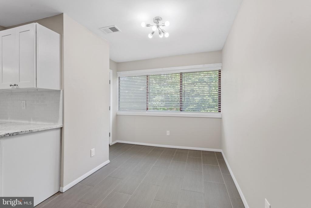 8018 Valley Manor Road - Photo 10