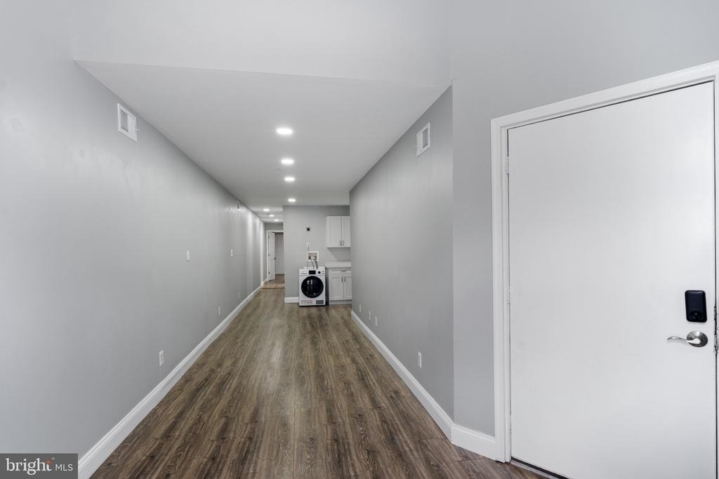 823 Newington Avenue - Photo 4