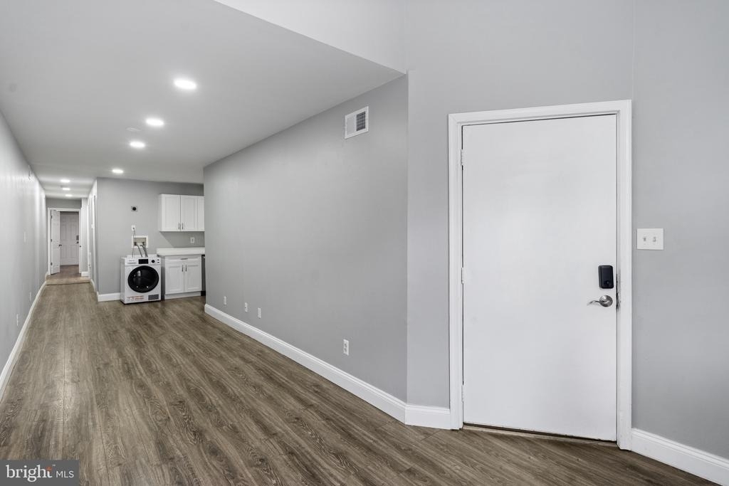 823 Newington Avenue - Photo 3