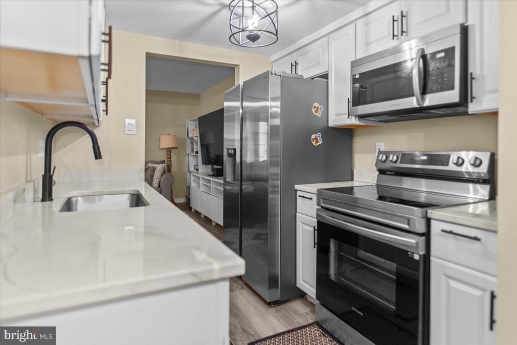 1754 Castleford Square - Photo 3
