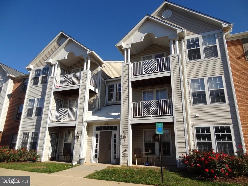 696 Winding Stream Way - Photo 0