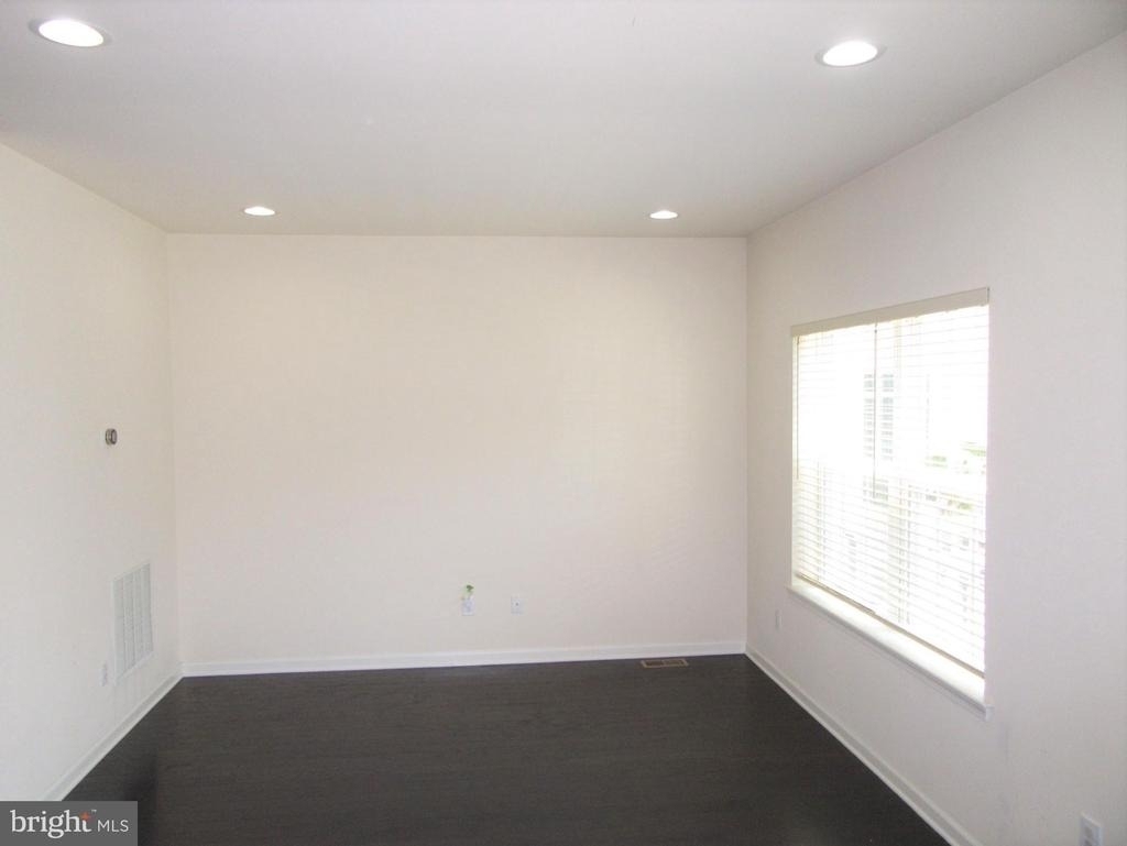 220 Jenny Drive - Photo 4