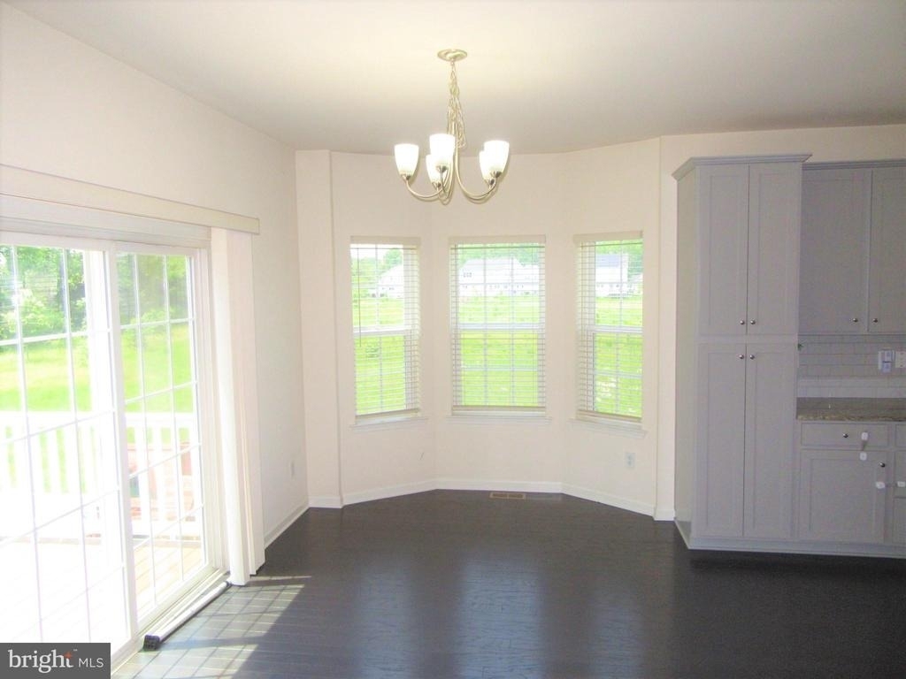 220 Jenny Drive - Photo 3