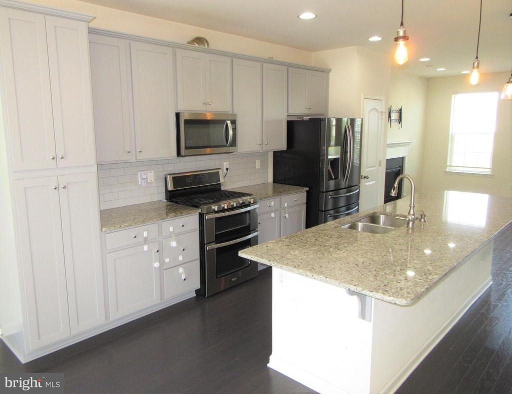 220 Jenny Drive - Photo 2