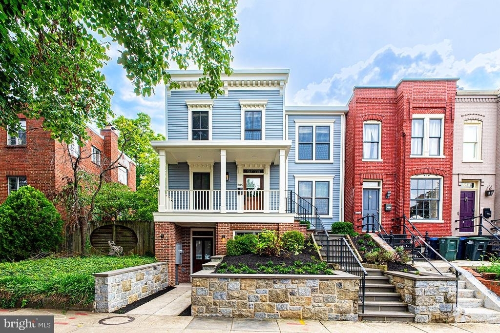 325 D Street Se - Photo 0