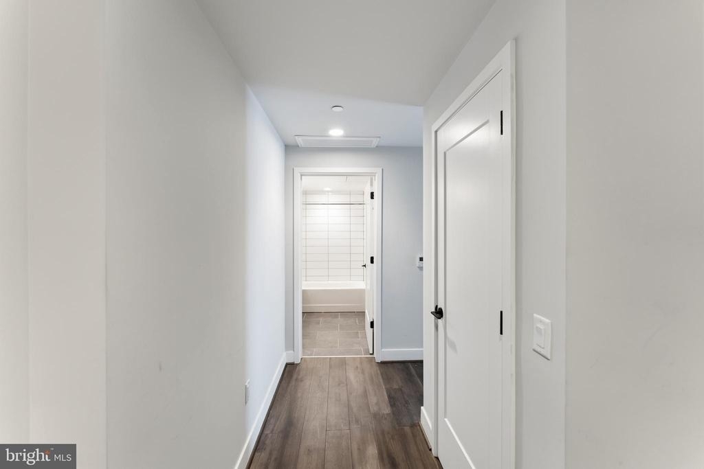 1300 4th Street Se - Photo 4
