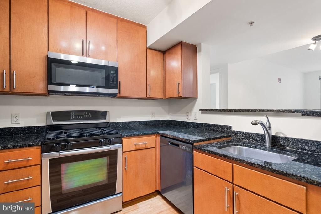 915 E Street Nw - Photo 2