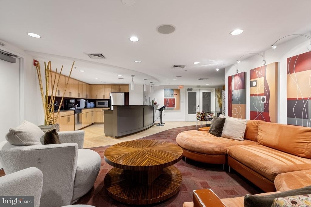 915 E Street Nw - Photo 13