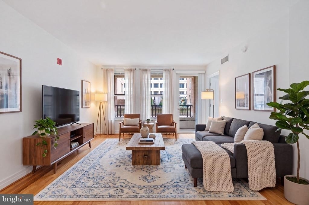 915 E Street Nw - Photo 1