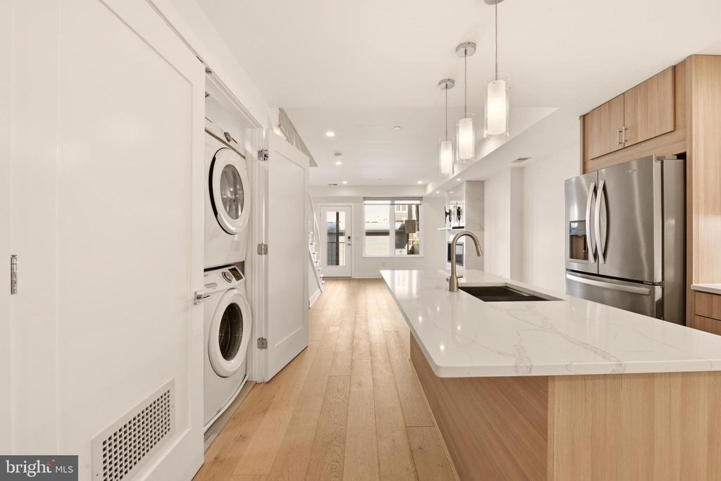 1023 16th Street Ne - Photo 6