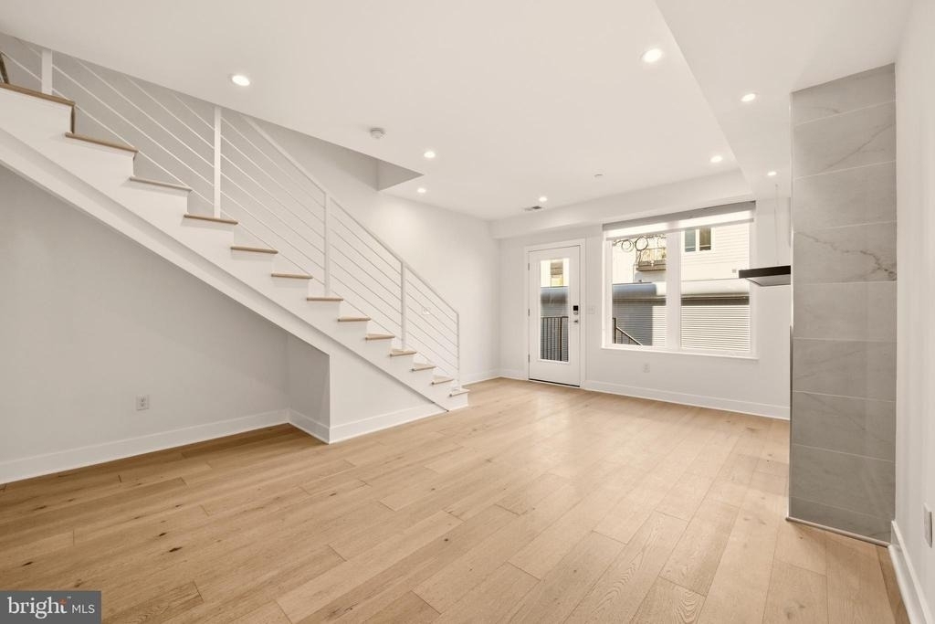 1023 16th Street Ne - Photo 8