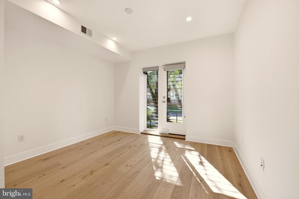1023 16th Street Ne - Photo 11