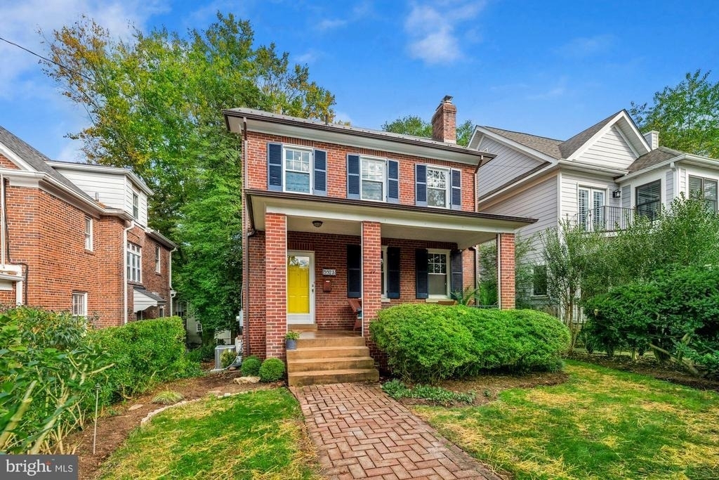 5923 33rd Street Nw - Photo 0