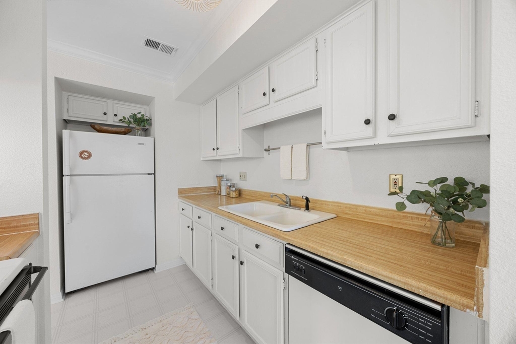 4159 Steck Ave - Photo 12