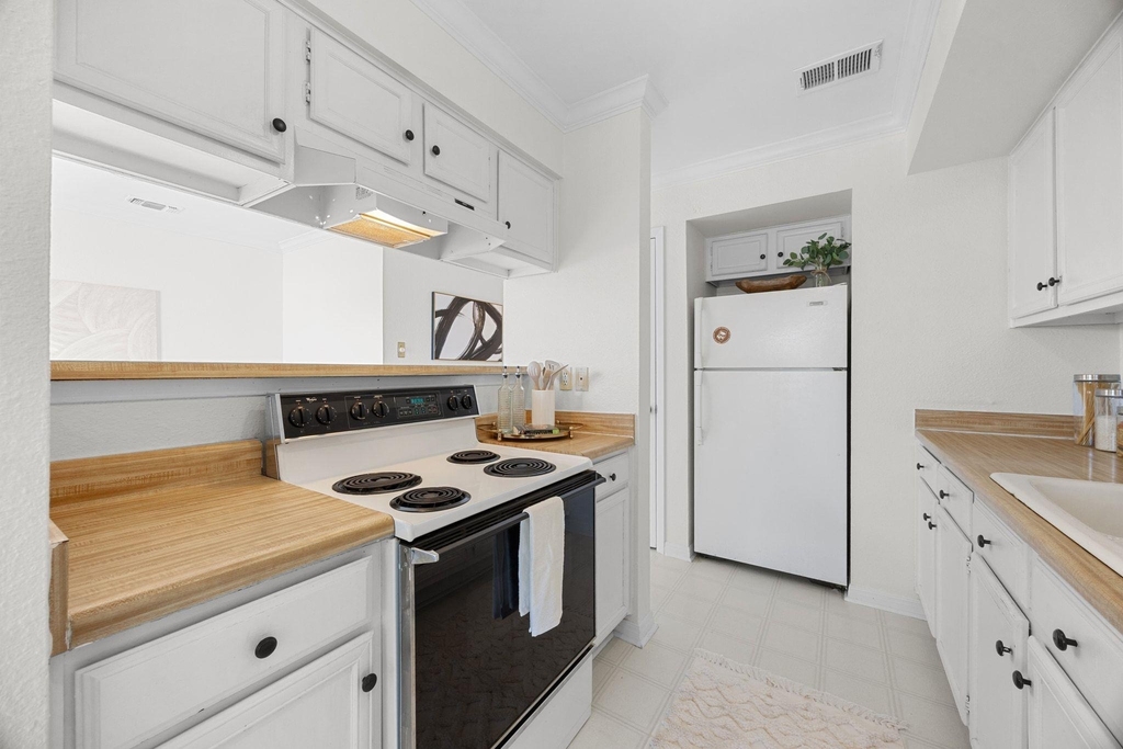 4159 Steck Ave - Photo 13
