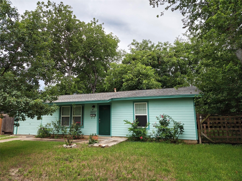3207 Locke Ln - Photo 0