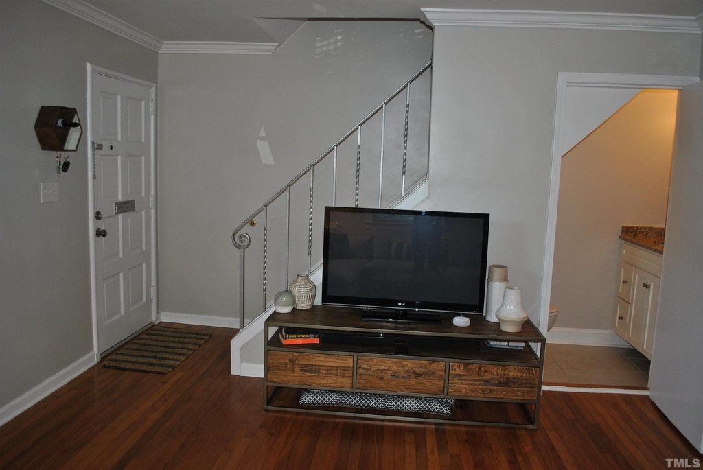 1036 Nichols Drive - Photo 7
