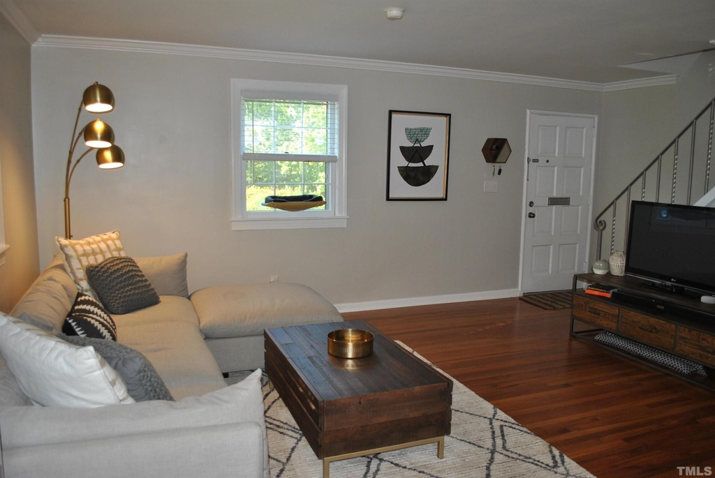 1036 Nichols Drive - Photo 2