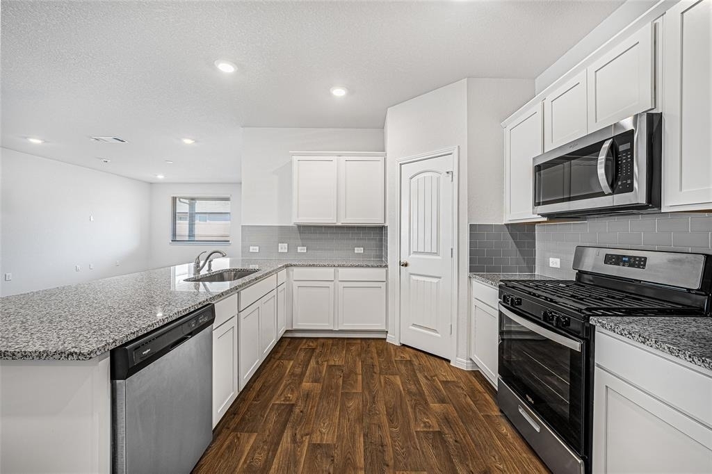 121 Mackinac Ln - Photo 1