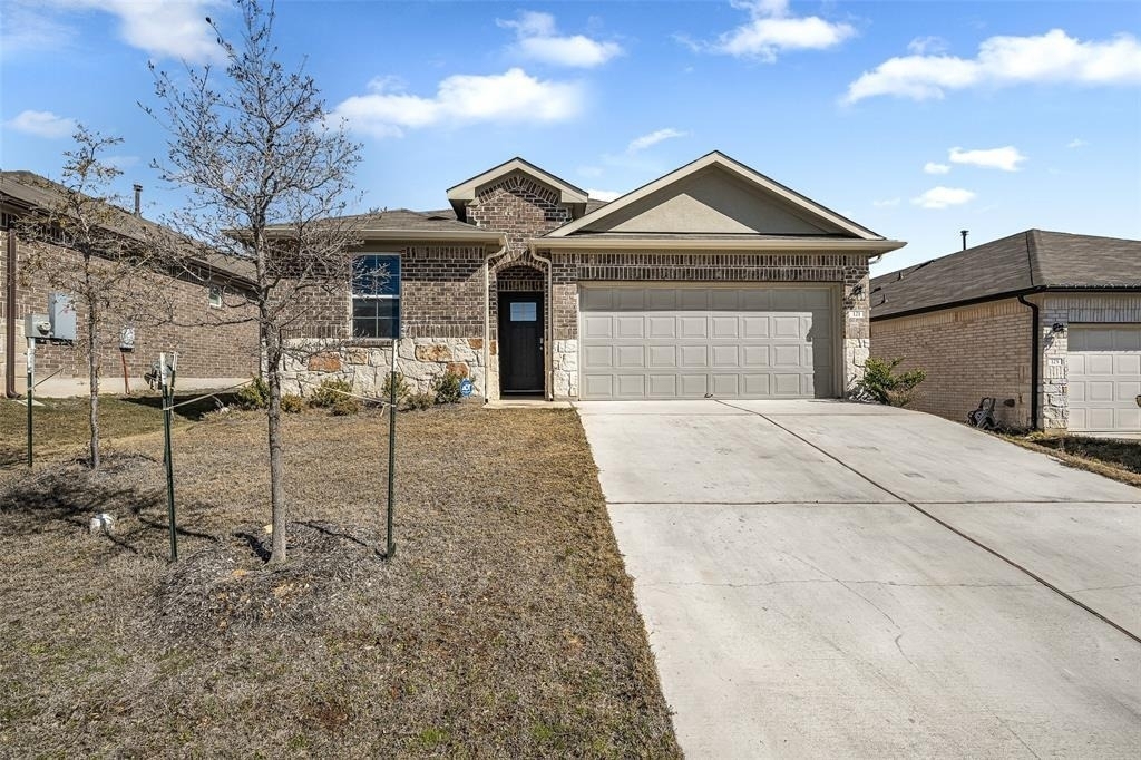 121 Mackinac Ln - Photo 0