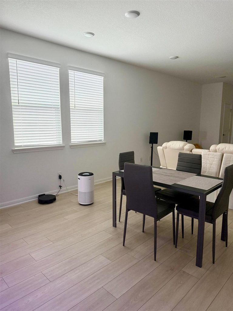 208 Flowers Ave - Photo 3